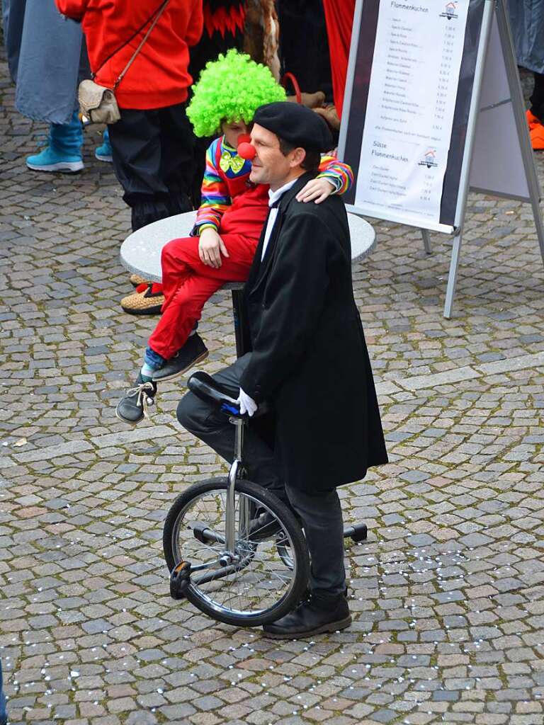 Zwei stille Beobachter des Umzugs, die sicher viel Spa zusammen haben.