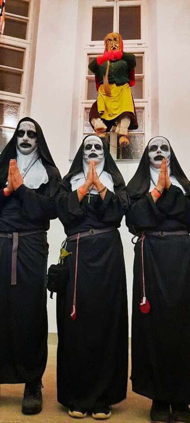 Drei Nonnen und eine Hexe warteten am Eingang.  | Foto: Heidrun Simoneit