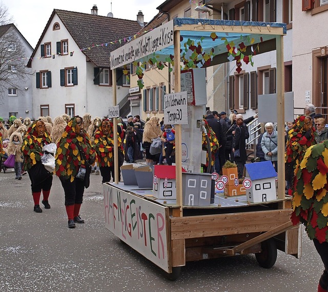 Der Growagen der Hfnetgeister Steinen gegen den Schilderwahn mit Tempo 30.  | Foto: Paul Schleer