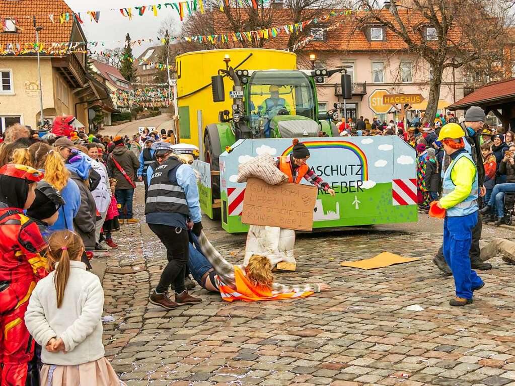 Die Teilnehmenden haben sich viel Mhe mit ihren Wagen und Kostmen gegeben.