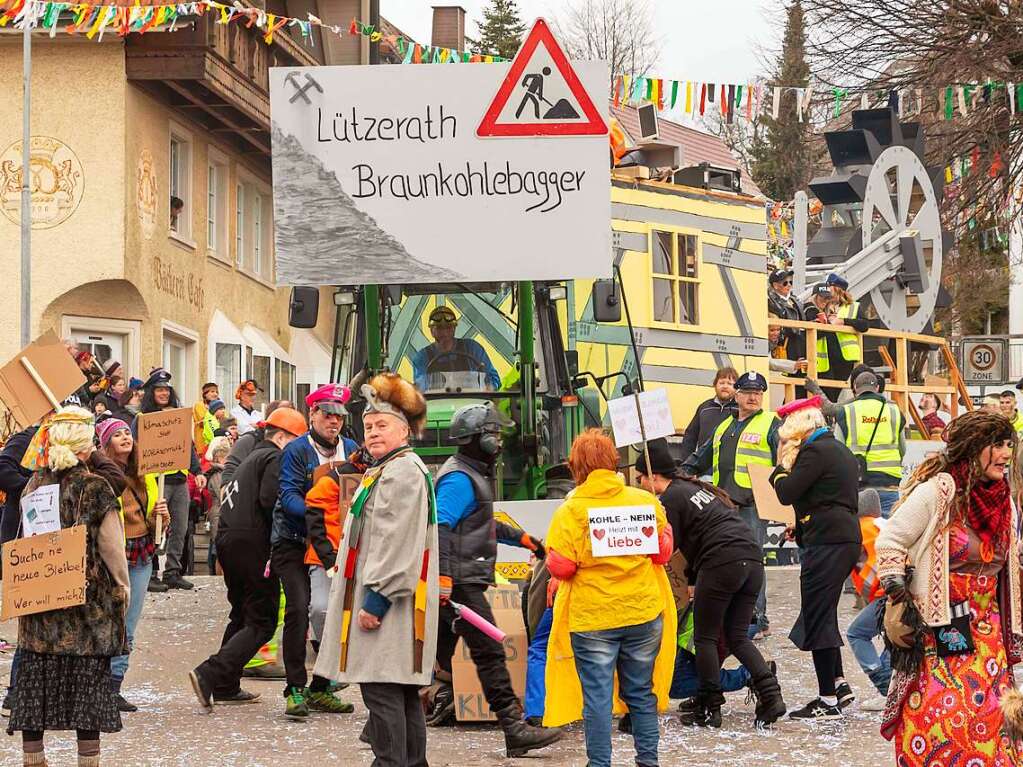 Die Teilnehmenden haben sich viel Mhe mit ihren Wagen und Kostmen gegeben.