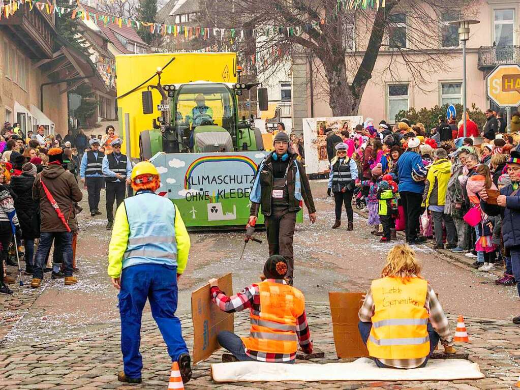 Die Teilnehmenden haben sich viel Mhe mit ihren Wagen und Kostmen gegeben.