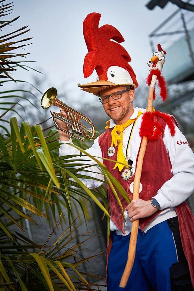 Dirk Stengg von der Guggenmusik Gullerkepf Wittenweier in seinem Garten.  | Foto: Michael Bode