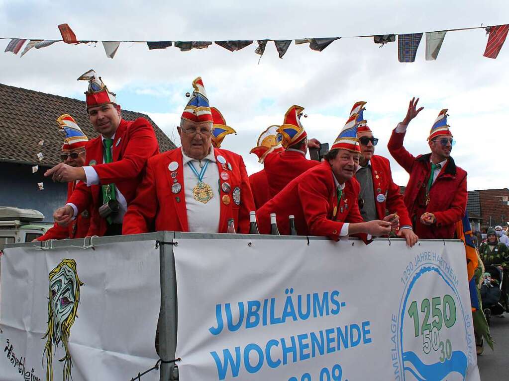 Komitee-Wagen der Rheingeister mit Brgermeister Stefan Ostermaier (2.v.l.), daneben Ehrennarr Hubert Ritzenthaler