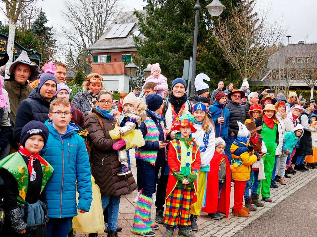 DIcht umsumt war der Umzugsweg in Titisee.