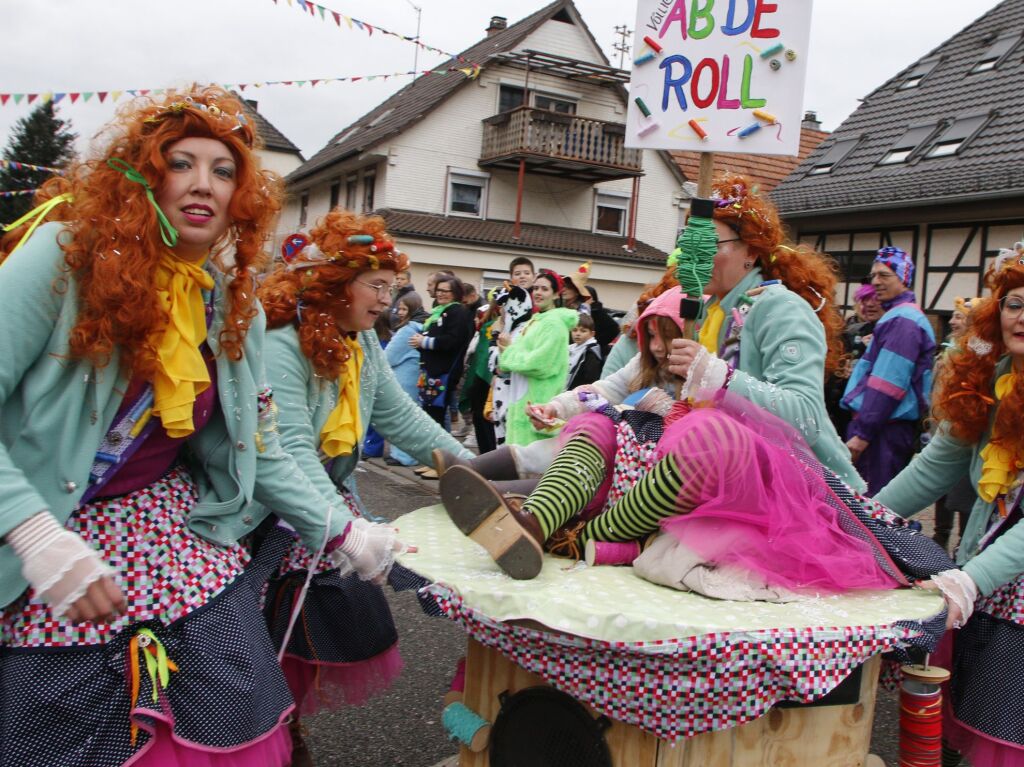 Gut gelaunt und bunt verkleidet haben die Narren am Sonntag in Reichenbach ihr Unwesen getrieben. Der Umzug der Schergässler zauberte dabei so manchem Zuschauer ein Lächeln ins Gesicht.<?ZP?>
Gut gelaunt und bunt verkleidet haben die Narren am Sonntag in Reichenbach ihr Unwesen getrieben. Der Umzug der Schergässler zauberte dabei so manchem Zuschauer ein Lächeln ins Gesicht.<?ZP?>