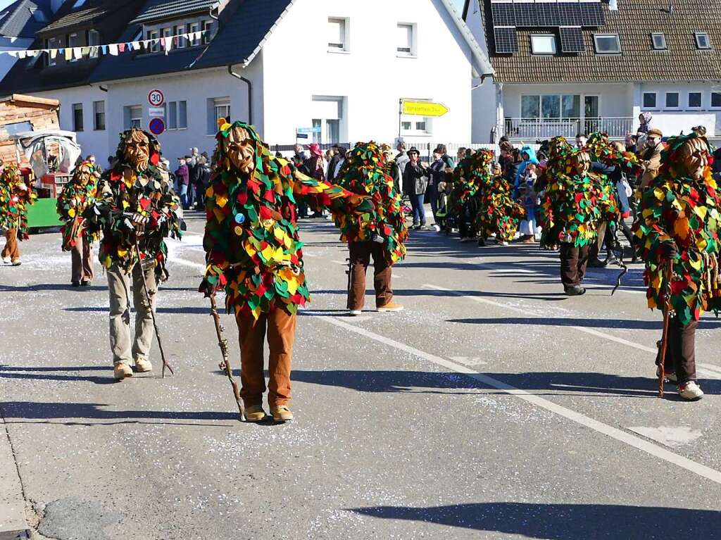 Bunt her ging es beim Umzug in Reute.