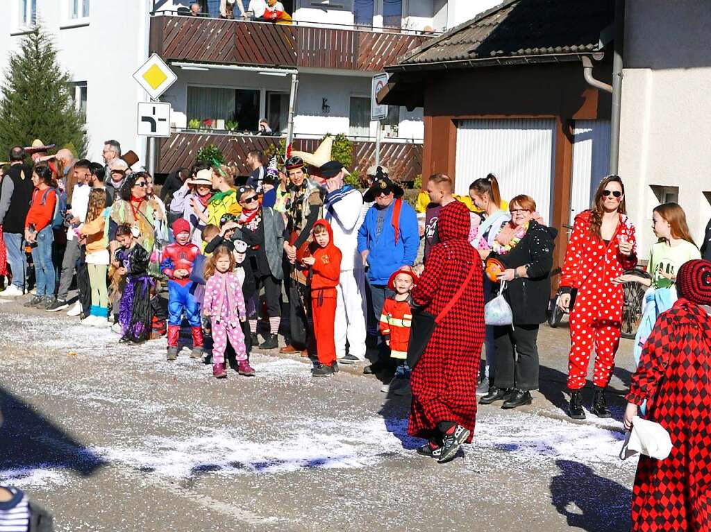 Die Nrrinnen und Narren am Straenrand hatten ihren Spa.