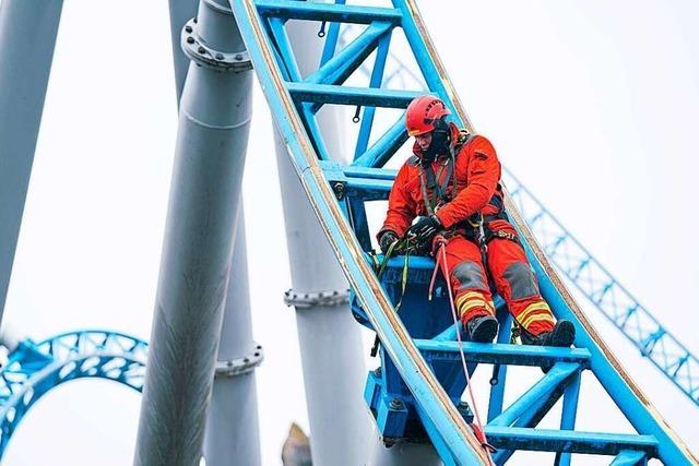 Im Europa-Park bt eine Hhenrettungsgruppe den Ernstfall auf der Achterbahn