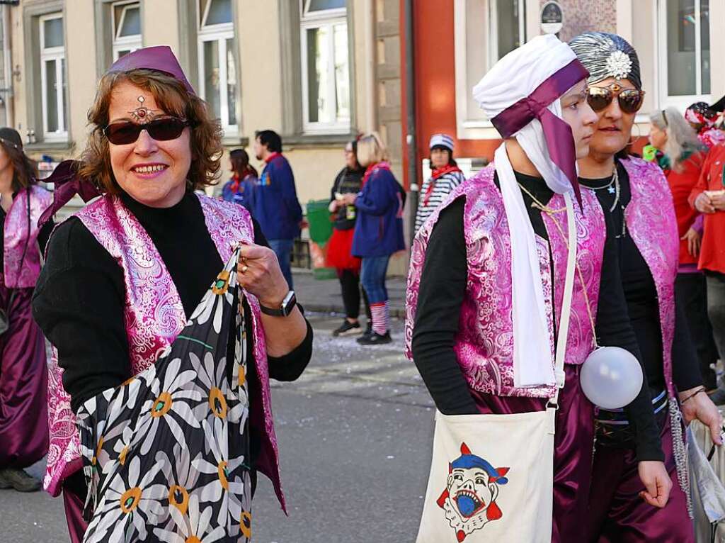 Hochstimmung beim Bonndorfer Narrenvolk. Der Groe Umzug lockte Hunderte Zuschauer an.