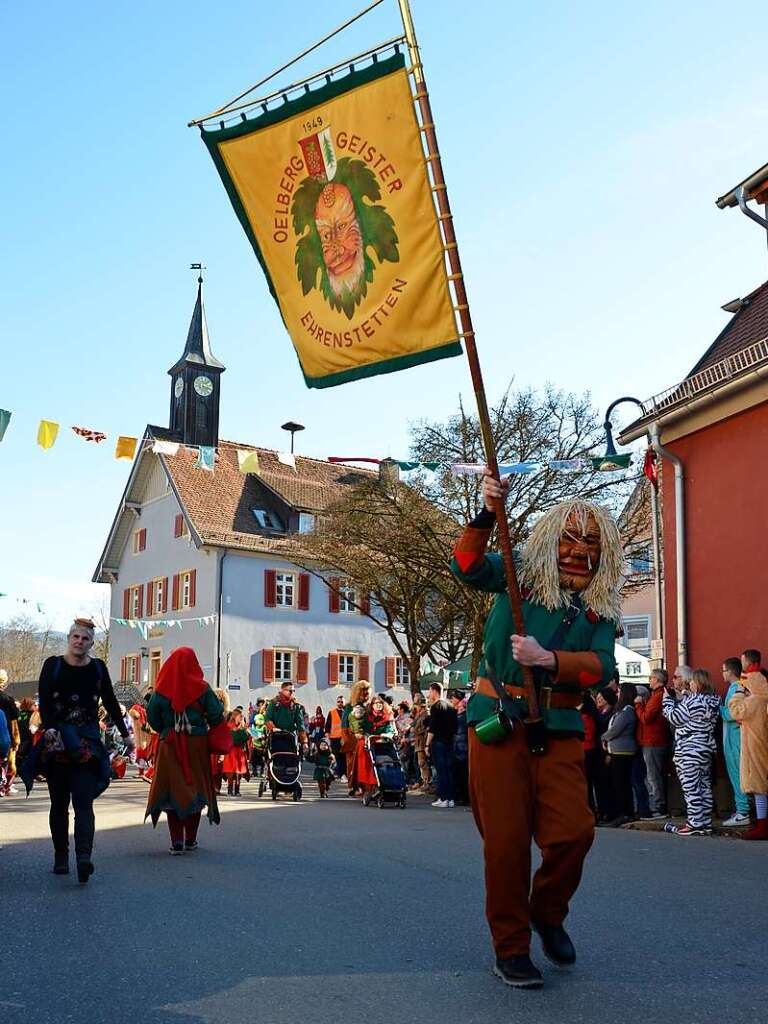 1000 Hstrger und 47 Gruppen waren beim Umzug der lberggeister Ehrenstetten am Rosenmontag dabei.