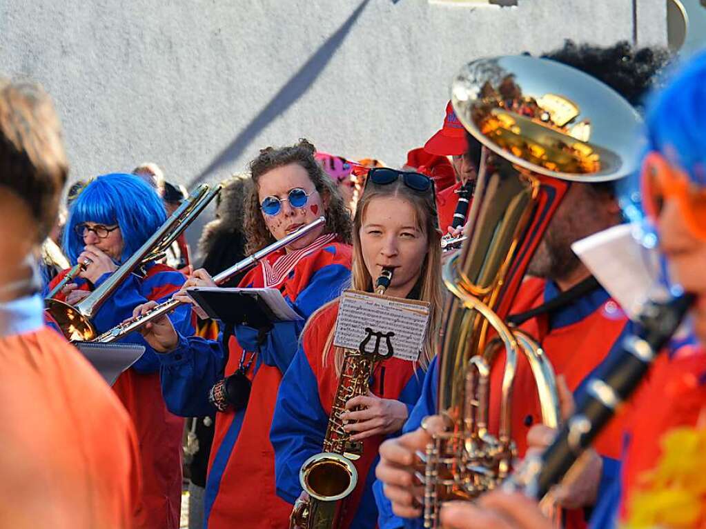 1000 Hstrger und 47 Gruppen waren beim Umzug der lberggeister Ehrenstetten am Rosenmontag dabei.