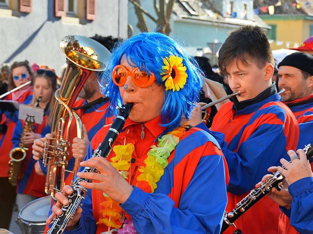 1000 Hstrger und 47 Gruppen waren beim Umzug der lberggeister Ehrenstetten am Rosenmontag dabei.