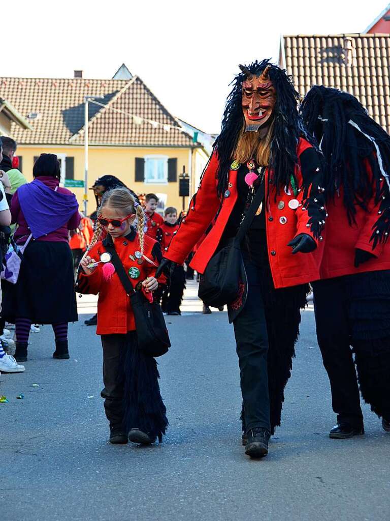 1000 Hstrger und 47 Gruppen waren beim Umzug der lberggeister Ehrenstetten am Rosenmontag dabei.