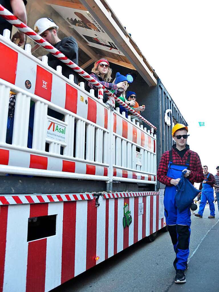 1000 Hstrger und 47 Gruppen waren beim Umzug der lberggeister Ehrenstetten am Rosenmontag dabei.