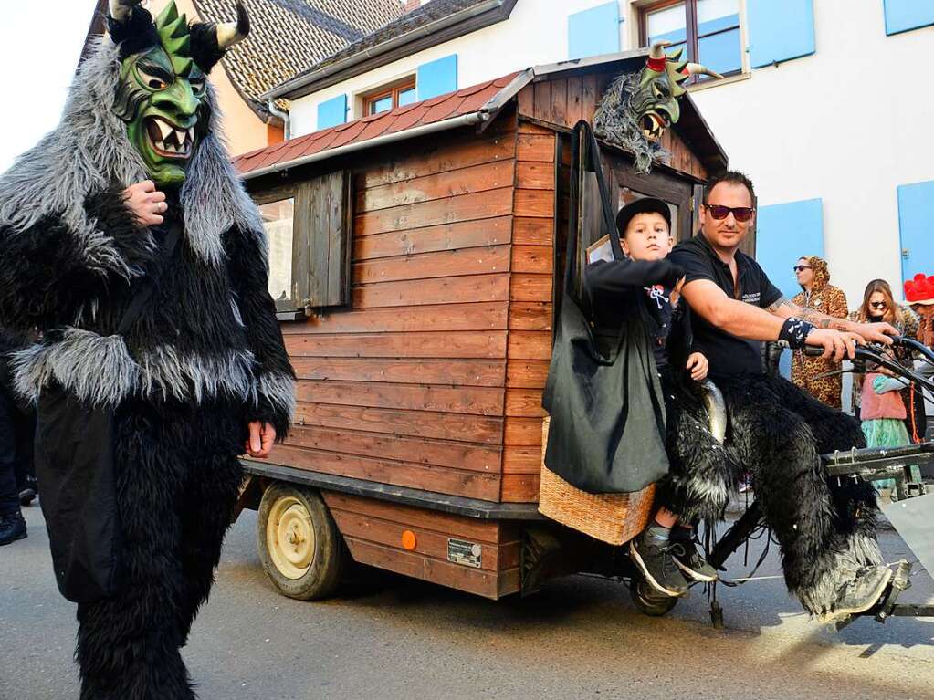 1000 Hstrger und 47 Gruppen waren beim Umzug der lberggeister Ehrenstetten am Rosenmontag dabei.