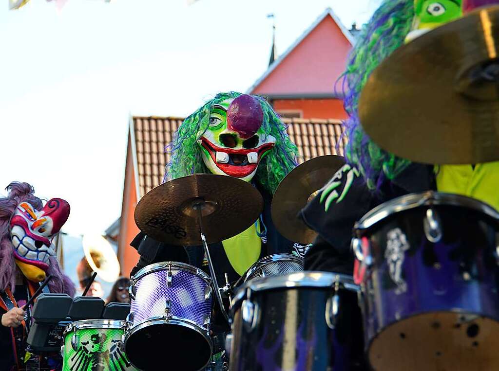 1000 Hstrger und 47 Gruppen waren beim Umzug der lberggeister Ehrenstetten am Rosenmontag dabei.