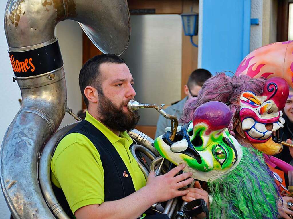 1000 Hstrger und 47 Gruppen waren beim Umzug der lberggeister Ehrenstetten am Rosenmontag dabei.