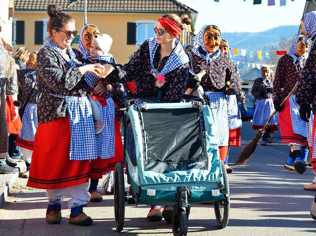 1000 Hstrger und 47 Gruppen waren beim Umzug der lberggeister Ehrenstetten am Rosenmontag dabei.