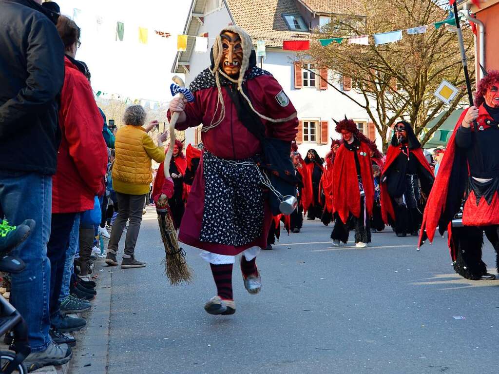 1000 Hstrger und 47 Gruppen waren beim Umzug der lberggeister Ehrenstetten am Rosenmontag dabei.