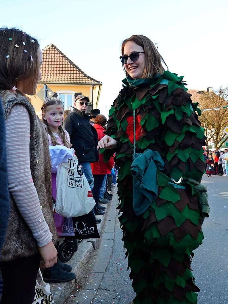 1000 Hstrger und 47 Gruppen waren beim Umzug der lberggeister Ehrenstetten am Rosenmontag dabei.