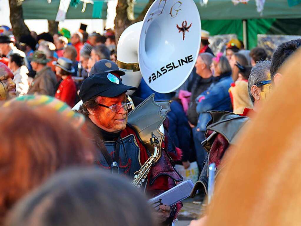 1000 Hstrger und 47 Gruppen waren beim Umzug der lberggeister Ehrenstetten am Rosenmontag dabei.