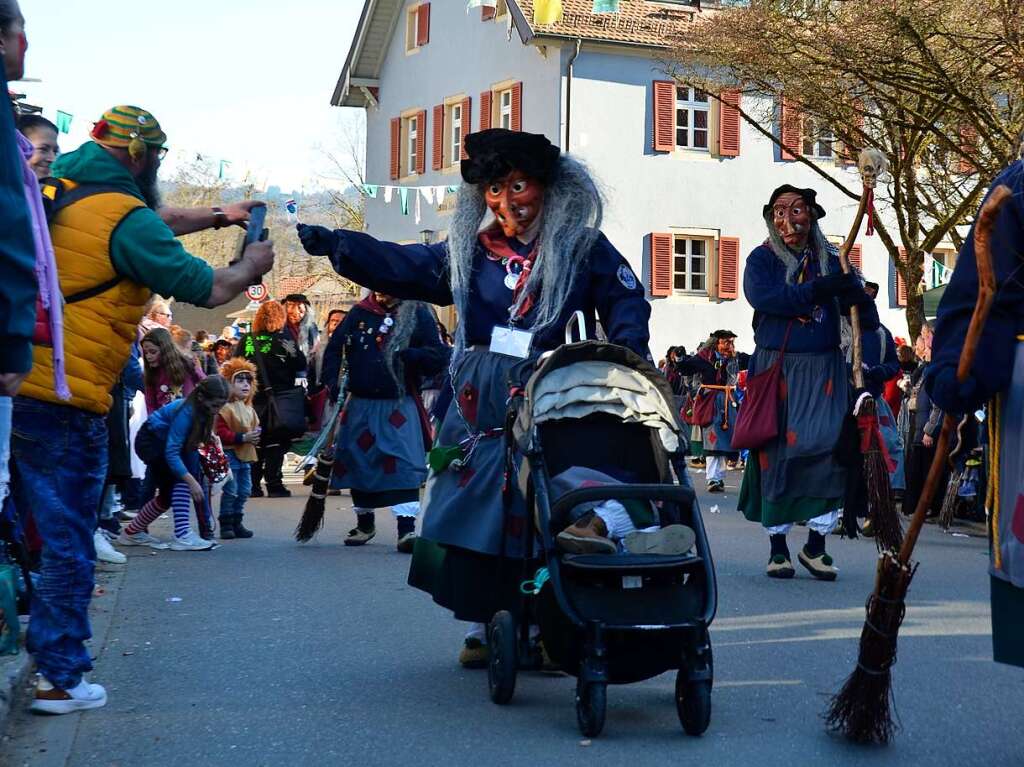 1000 Hstrger und 47 Gruppen waren beim Umzug der lberggeister Ehrenstetten am Rosenmontag dabei.