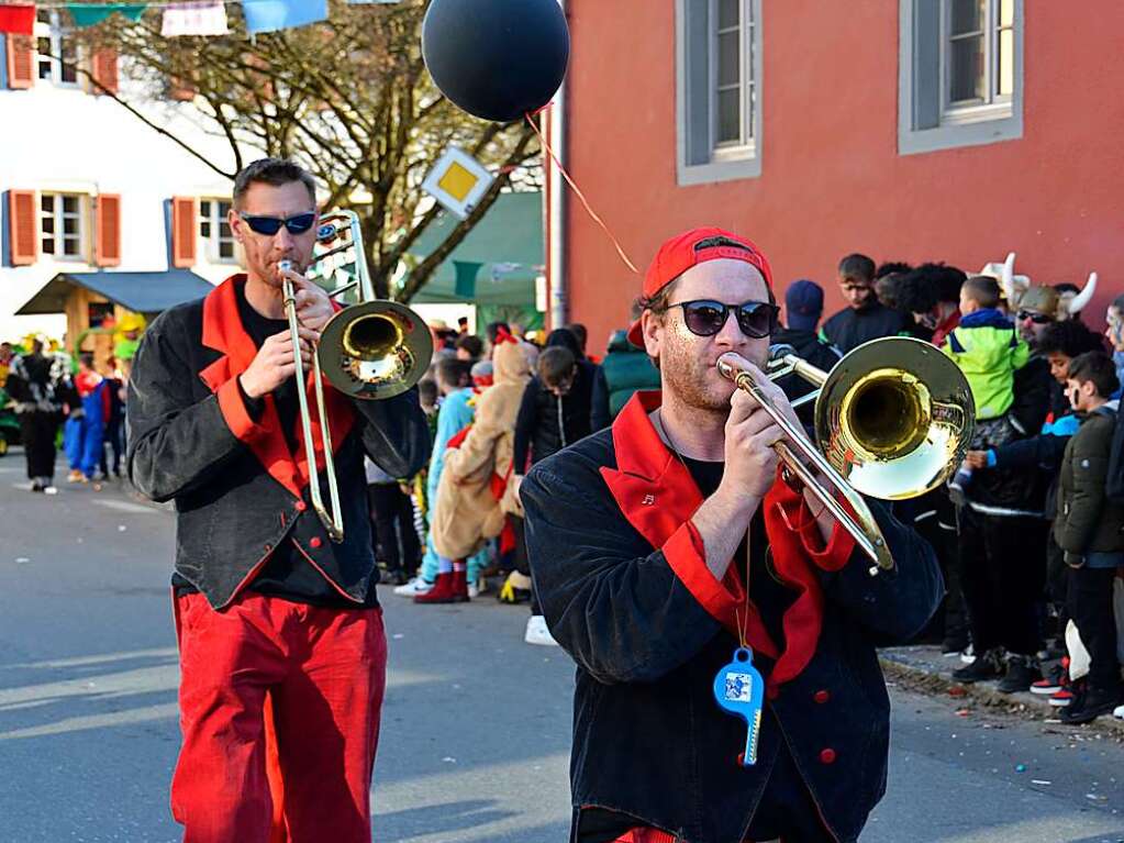 1000 Hstrger und 47 Gruppen waren beim Umzug der lberggeister Ehrenstetten am Rosenmontag dabei.