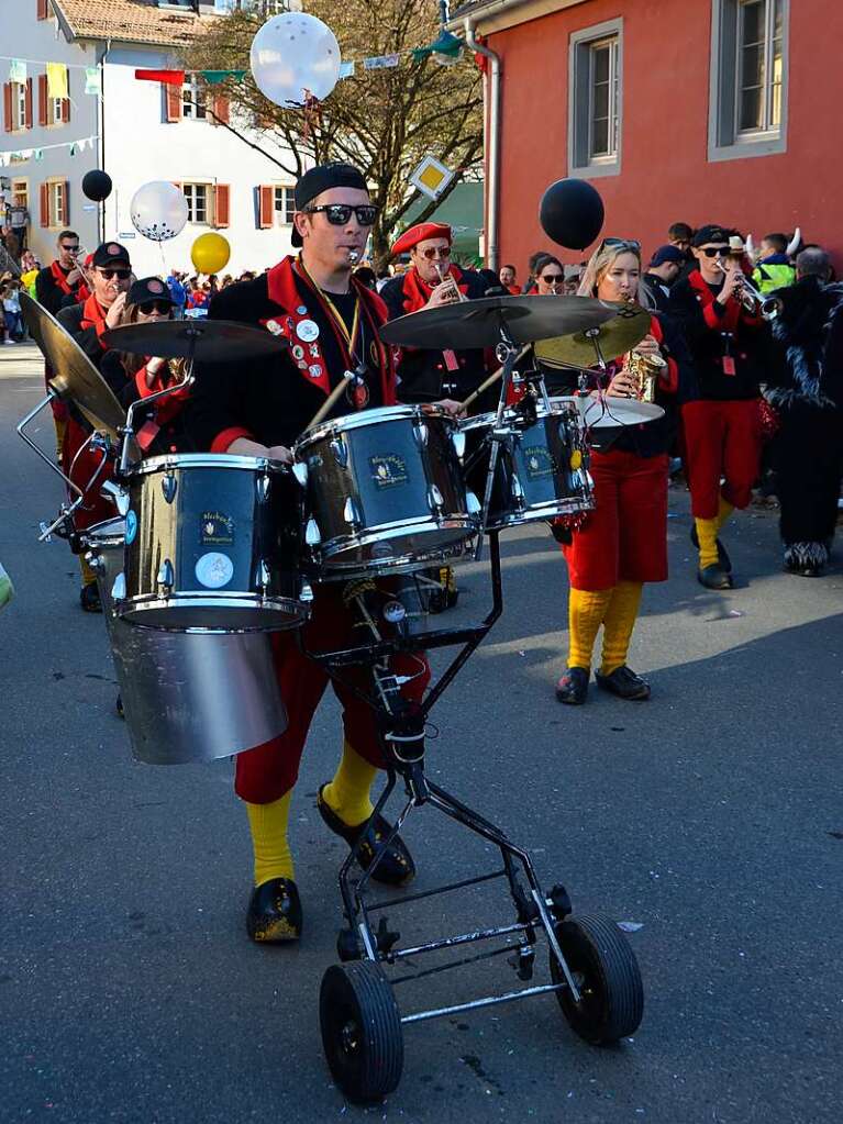 1000 Hstrger und 47 Gruppen waren beim Umzug der lberggeister Ehrenstetten am Rosenmontag dabei.