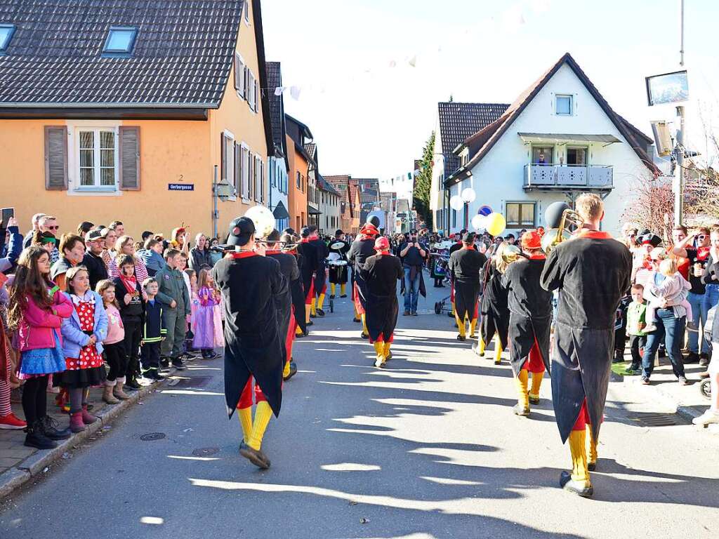 1000 Hstrger und 47 Gruppen waren beim Umzug der lberggeister Ehrenstetten am Rosenmontag dabei.