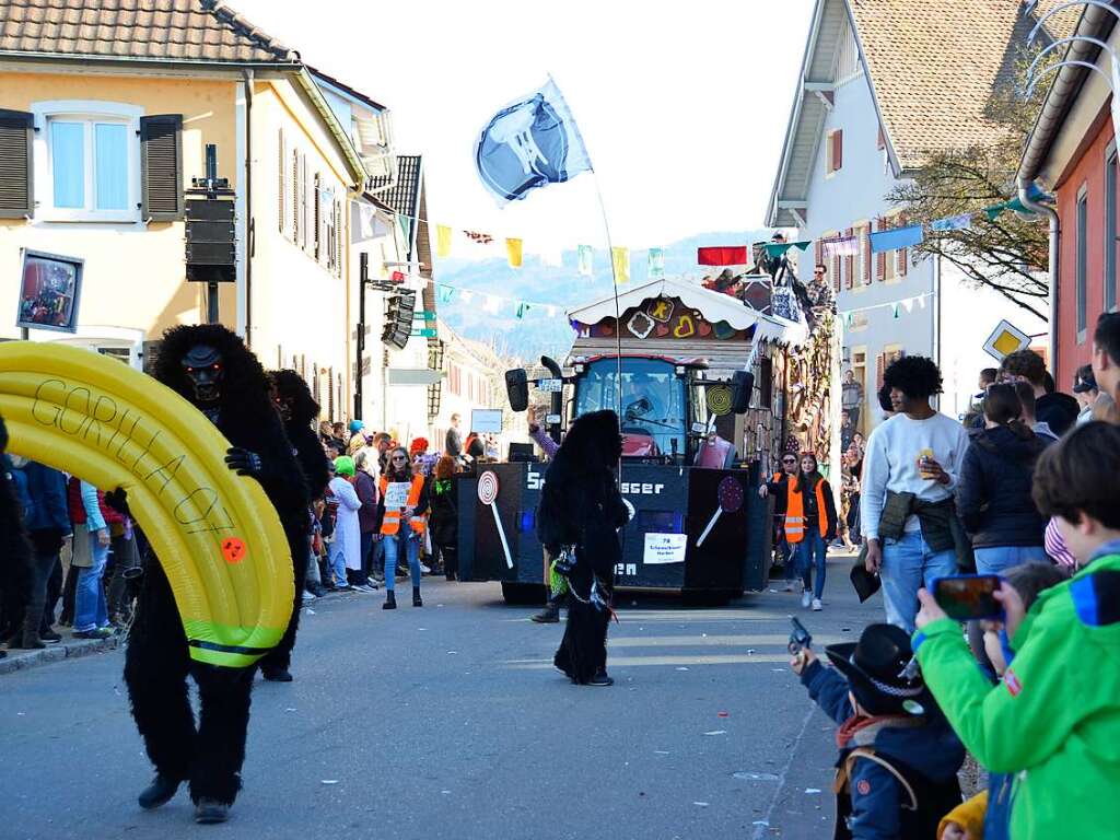 1000 Hstrger und 47 Gruppen waren beim Umzug der lberggeister Ehrenstetten am Rosenmontag dabei.