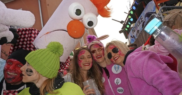 Trotz des Gedrnges bleiben die Narren...17; in Tiengen, weitgehend friedlich.   | Foto: Ursula Freudig