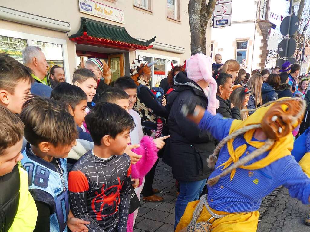 Hser, Musiken und Hexen: Eindrcke vom Fasnetmendig<?TrFug?>
umzug in Neustadt. So viel Publikum wie lange nicht mehr.