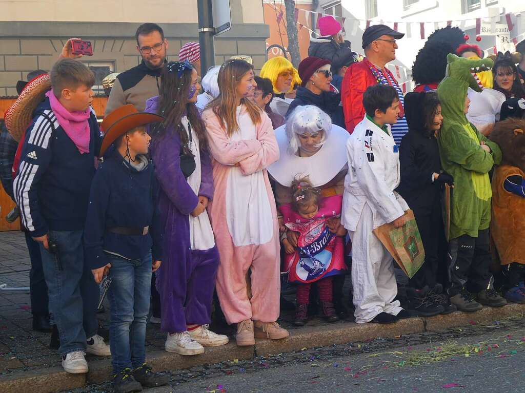 Hser, Musiken und Hexen: Eindrcke vom Fasnetmendig<?TrFug?>
umzug in Neustadt. So viel Publikum wie lange nicht mehr.