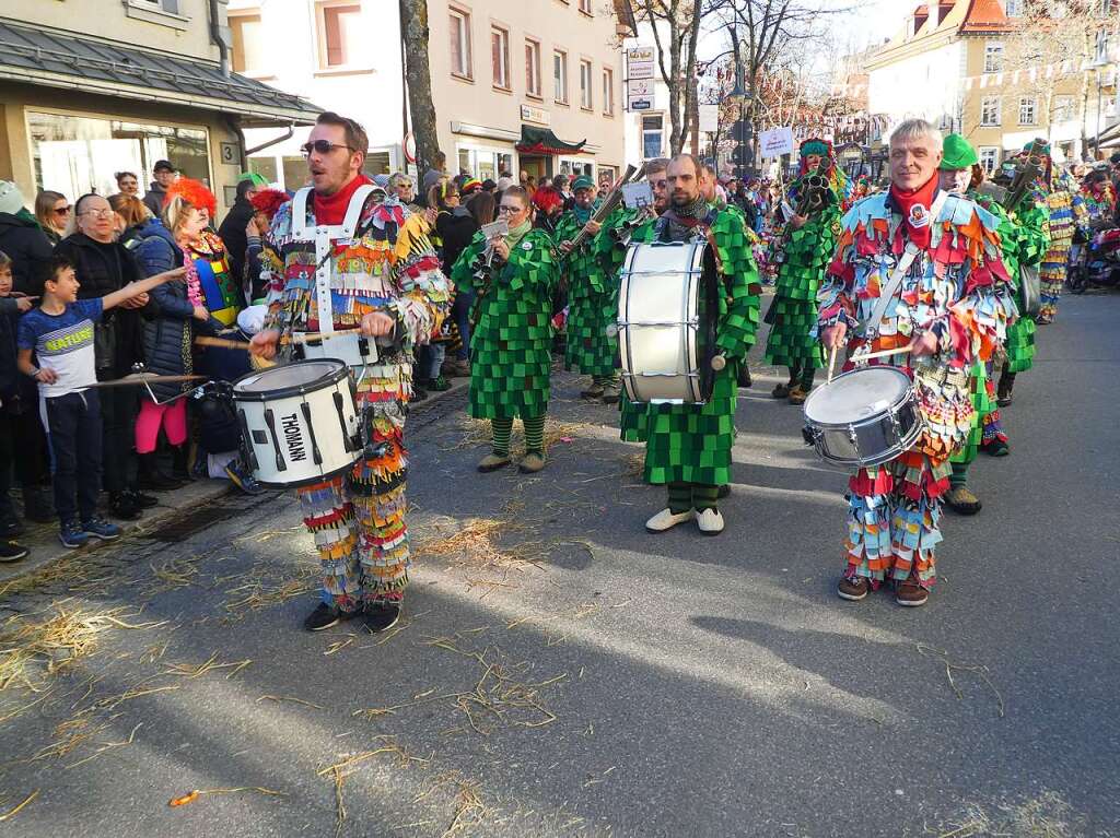 Hser, Musiken und Hexen: Eindrcke vom Fasnetmendig<?TrFug?>
umzug in Neustadt. So viel Publikum wie lange nicht mehr.