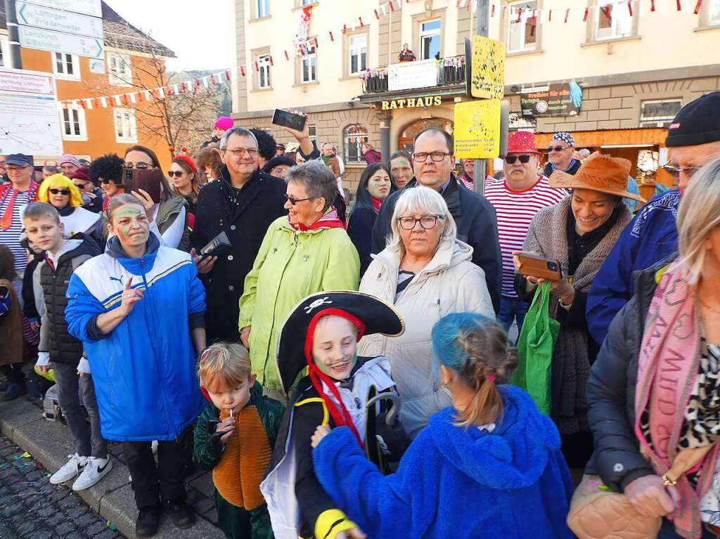 Hser, Musiken und Hexen: Eindrcke vom Fasnetmendig<?TrFug?>
umzug in Neustadt. So viel Publikum wie lange nicht mehr.