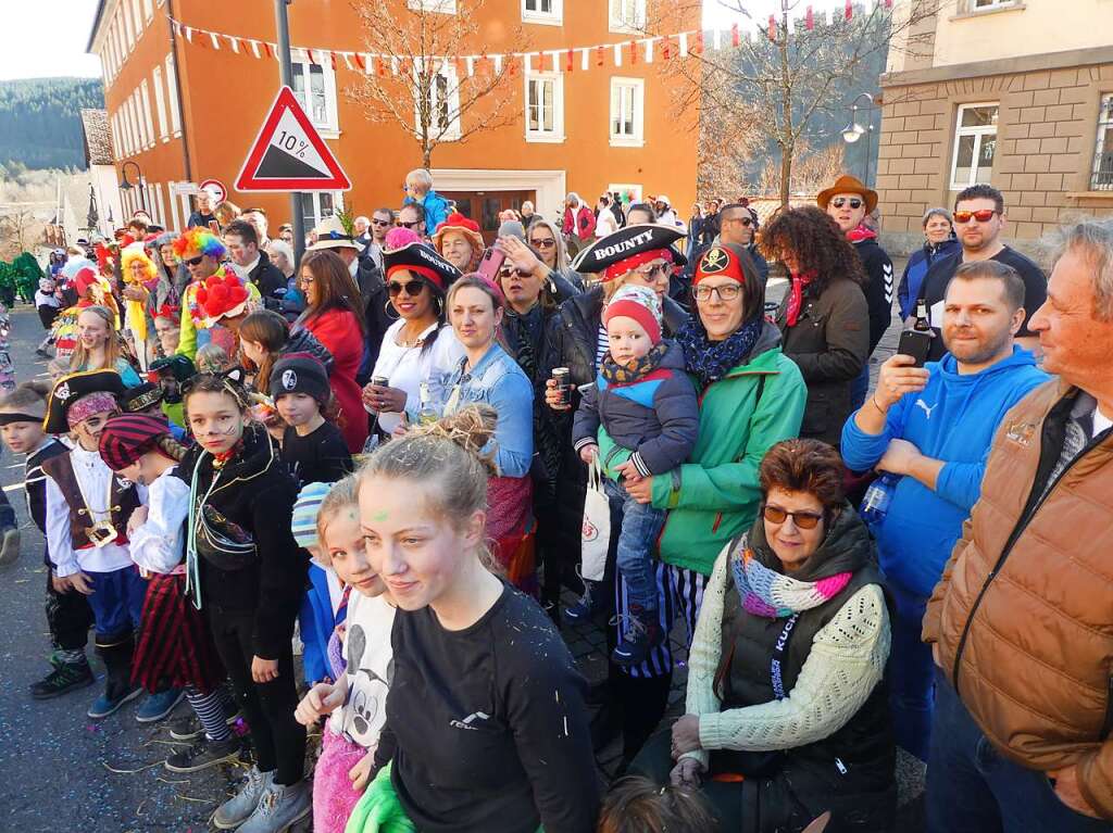 Hser, Musiken und Hexen: Eindrcke vom Fasnetmendig<?TrFug?>
umzug in Neustadt. So viel Publikum wie lange nicht mehr.