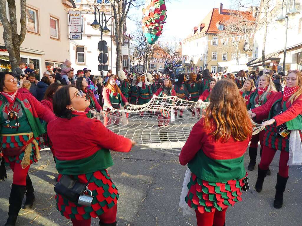 Hser, Musiken und Hexen: Eindrcke vom Fasnetmendig<?TrFug?>
umzug in Neustadt. So viel Publikum wie lange nicht mehr.