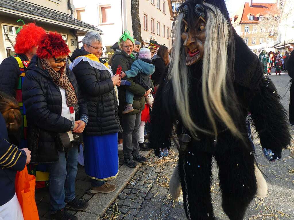 Hser, Musiken und Hexen: Eindrcke vom Fasnetmendig<?TrFug?>
umzug in Neustadt. So viel Publikum wie lange nicht mehr.