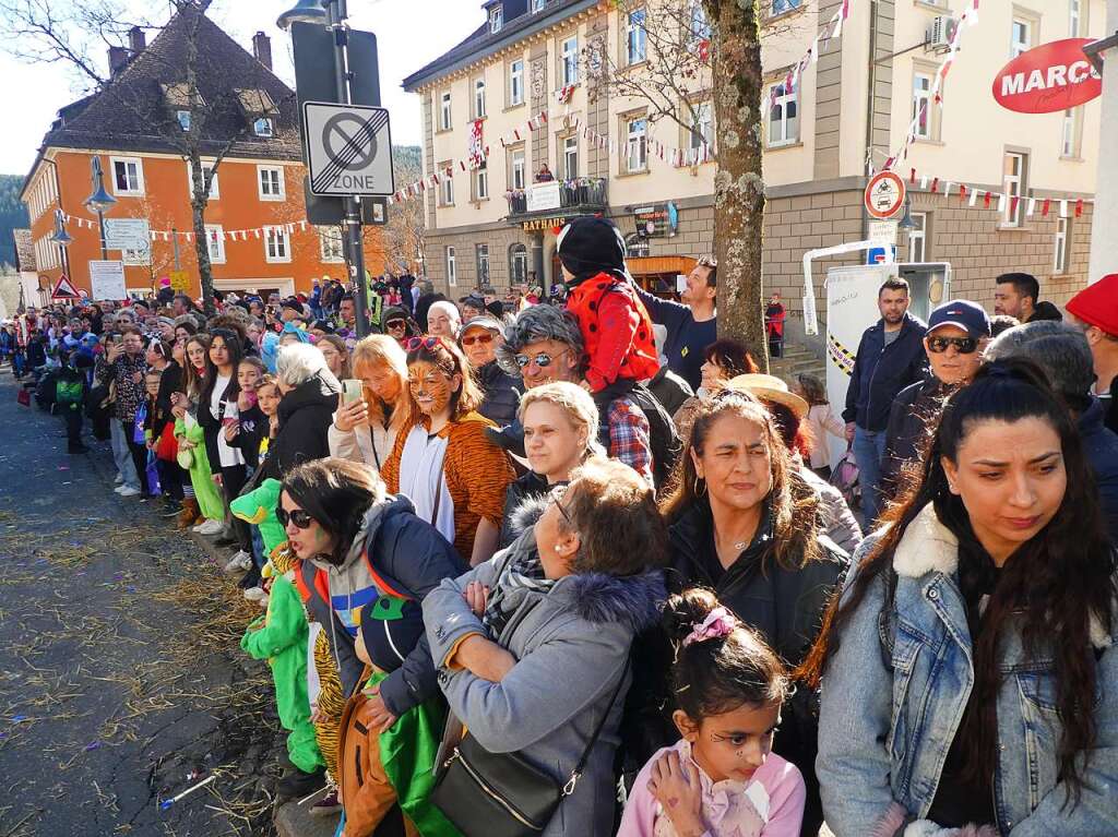 Hser, Musiken und Hexen: Eindrcke vom Fasnetmendig<?TrFug?>
umzug in Neustadt. So viel Publikum wie lange nicht mehr.