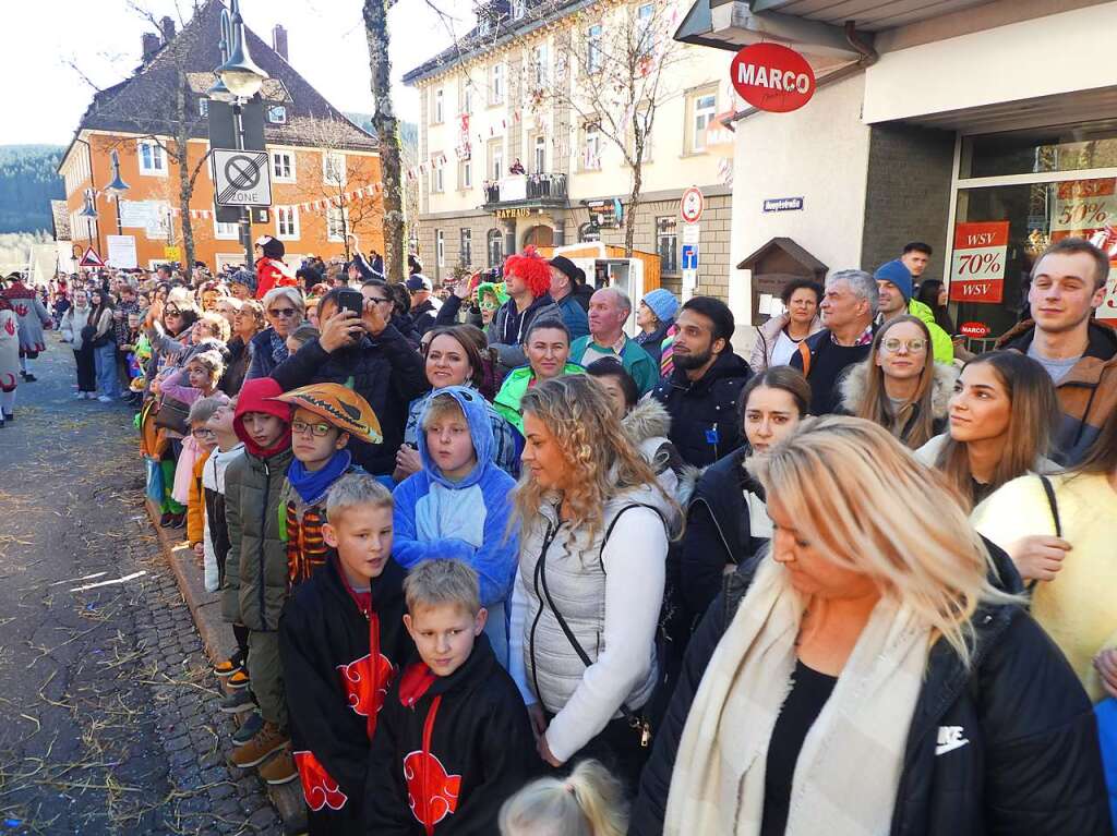 Hser, Musiken und Hexen: Eindrcke vom Fasnetmendig<?TrFug?>
umzug in Neustadt. So viel Publikum wie lange nicht mehr.