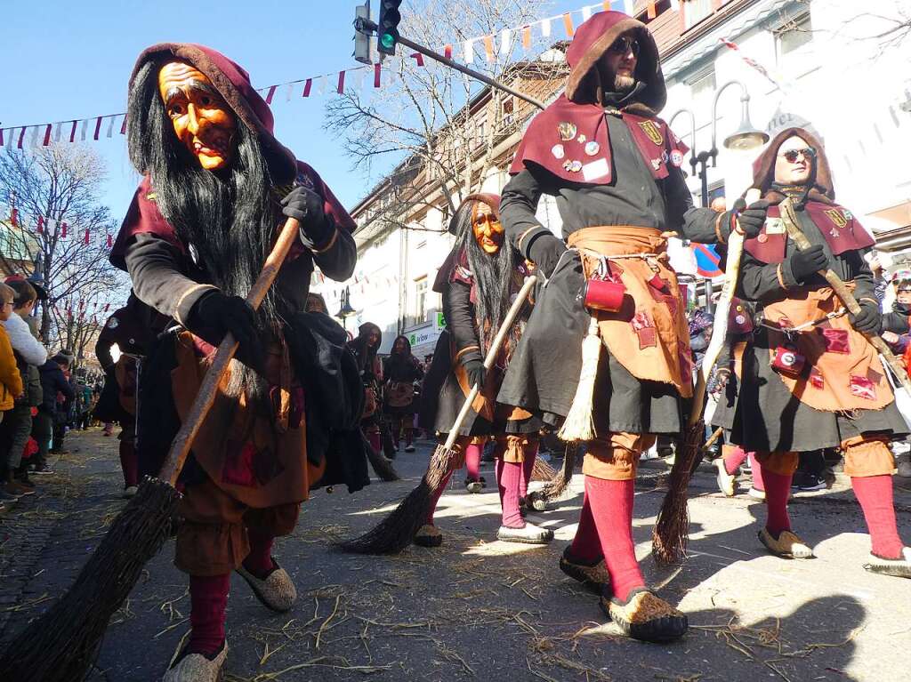 Hser, Musiken und Hexen: Eindrcke vom Fasnetmendig<?TrFug?>
umzug in Neustadt. So viel Publikum wie lange nicht mehr.