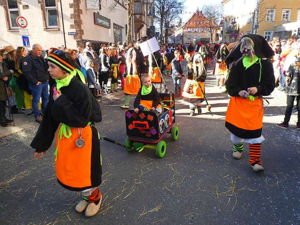 Hser, Musiken und Hexen: Eindrcke vom Fasnetmendig<?TrFug?>
umzug in Neustadt. So viel Publikum wie lange nicht mehr.