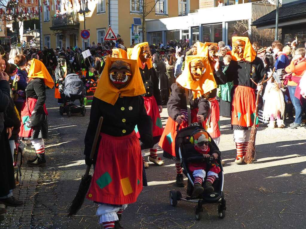 Hser, Musiken und Hexen: Eindrcke vom Fasnetmendig<?TrFug?>
umzug in Neustadt. So viel Publikum wie lange nicht mehr.