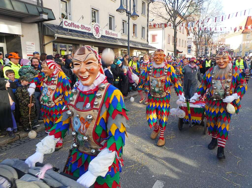 Hser, Musiken und Hexen: Eindrcke vom Fasnetmendig<?TrFug?>
umzug in Neustadt. So viel Publikum wie lange nicht mehr.