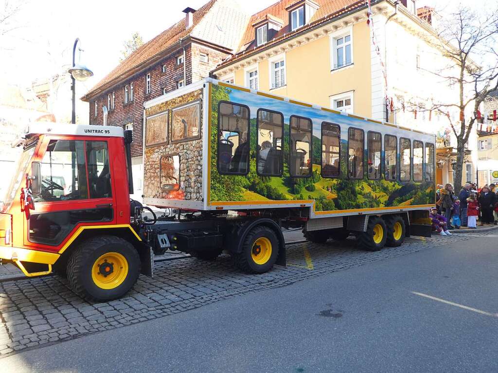 Hser, Musiken und Hexen: Eindrcke vom Fasnetmendig<?TrFug?>
umzug in Neustadt. So viel Publikum wie lange nicht mehr.