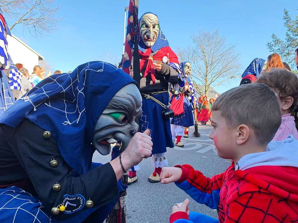 Klemmbachhexe aus Mllheim mit jungem Spiderman