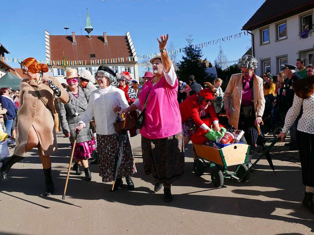 Hoch her geht es beim Ewattinger Umzug.