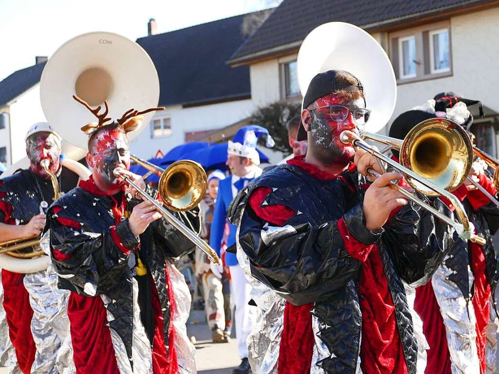 Hoch her geht es beim Ewattinger Umzug.