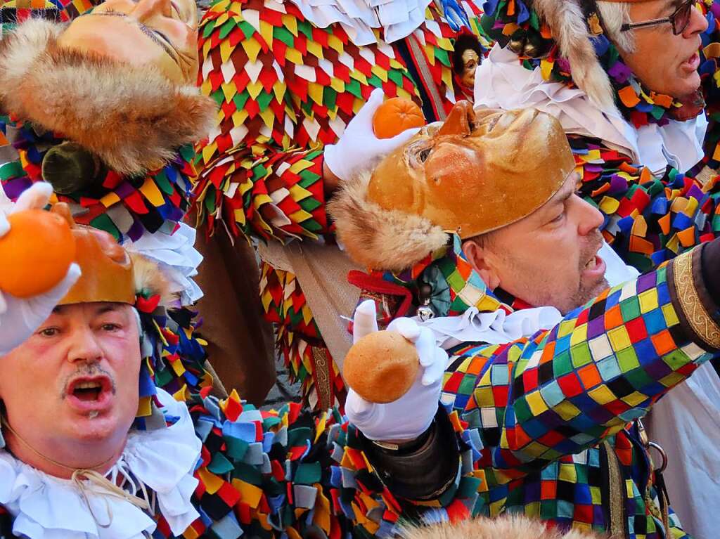 Hoch her ging es am Dienstagnachmittag beim Marsch der Narronen und dem traditionellen Narrolaufen in Laufenburg.